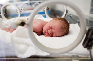 baby-resting-in-incubator