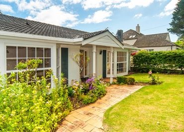 2/1 Cecil Road Milford | Solid and Sound