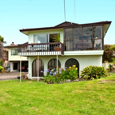 1/50 Seaview Road, Castor Bay | Entry Level Dress Circle | SOLD