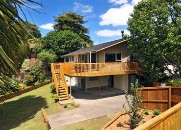 10 Lyons Avenue, Murrays Bay | Relocating – Will be Sold! | SOLD