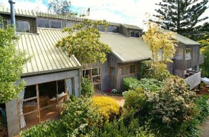 109-MJ051011-BeachRoad-CampbellsBay-EastCoastBays-NorthShoreCity-Auckland-NewZealand