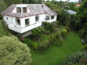119-mj030112-BeaconAve-Campbells-Bay-East-Coast-Bays-North-Shore-City-Auckland-New-Zealand