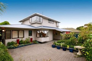 827-MJ5474-Trafalgar-Road-Milford-North-Shore-City-Auckland-New-Zealand