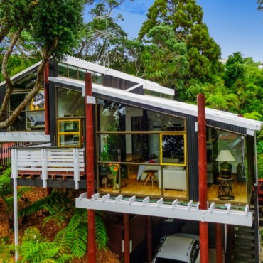 31 Eastcliffe Road | Castor Bay  Stunner | SOLD